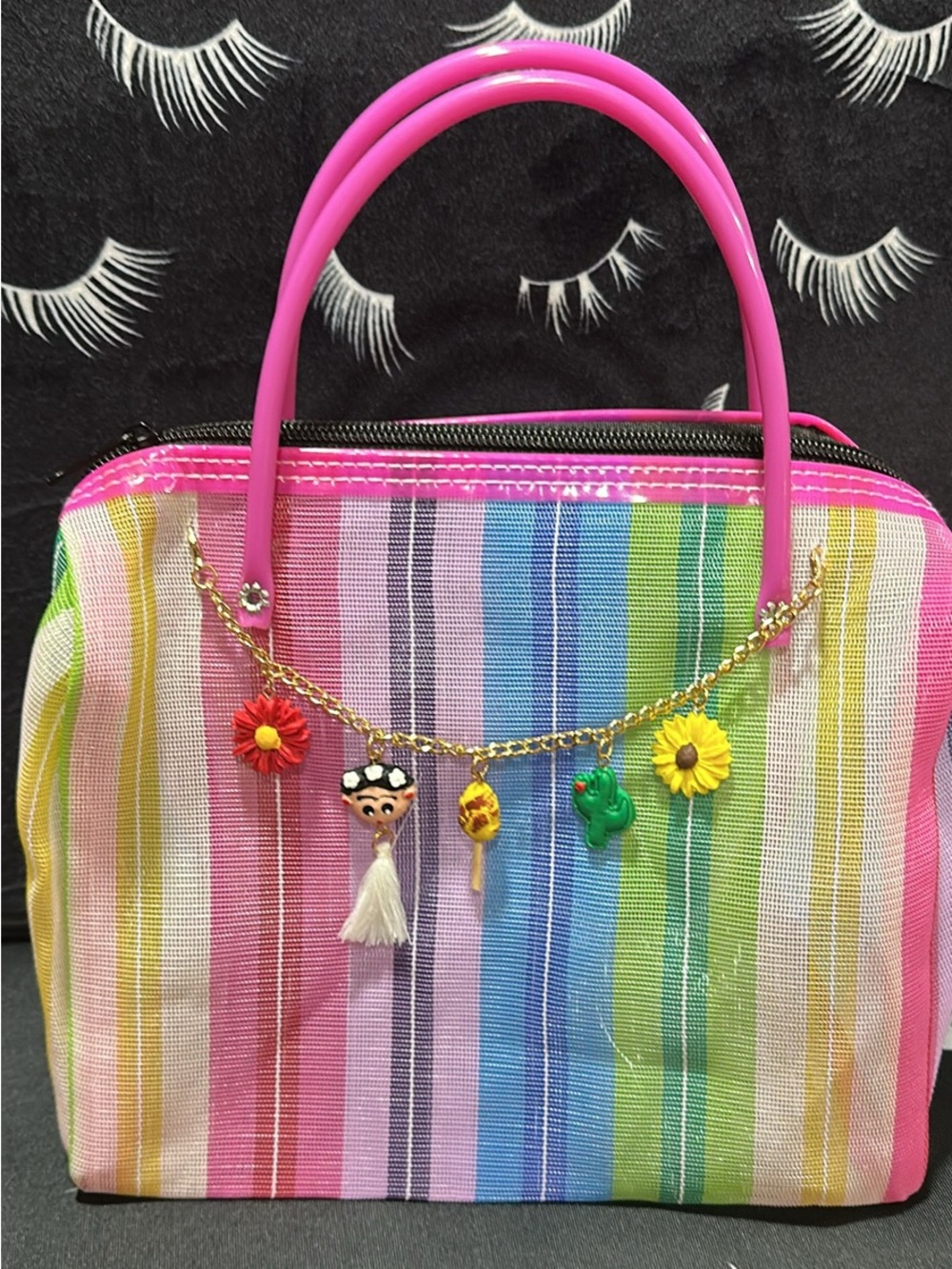 Mercado bag with charms